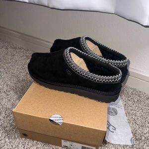 Women TASMAN BLACK SIZE 8 brand New never worn